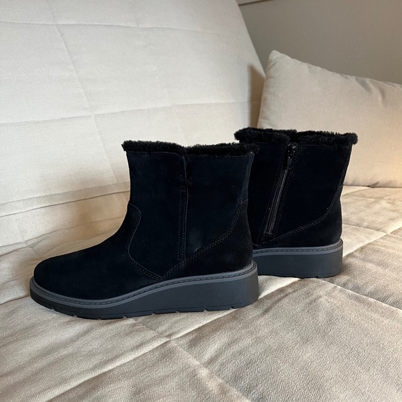 Clark Ivery Opal Black Suede Daim Suede Zipper Boots  8.5 M NEW - Picture 1 of 10